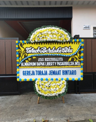 Papan Bunga Duka di Tatura Utara